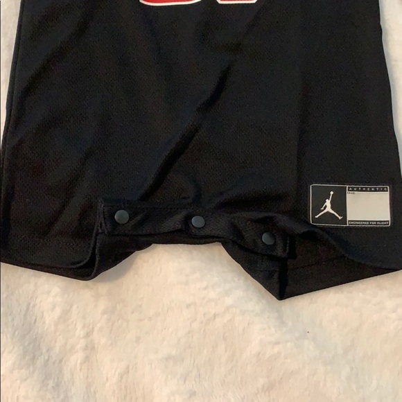 ⭐️HP⭐️ [ Air Jordan ] Black & Red Onesie 23 NWT - Picture 5 of 7